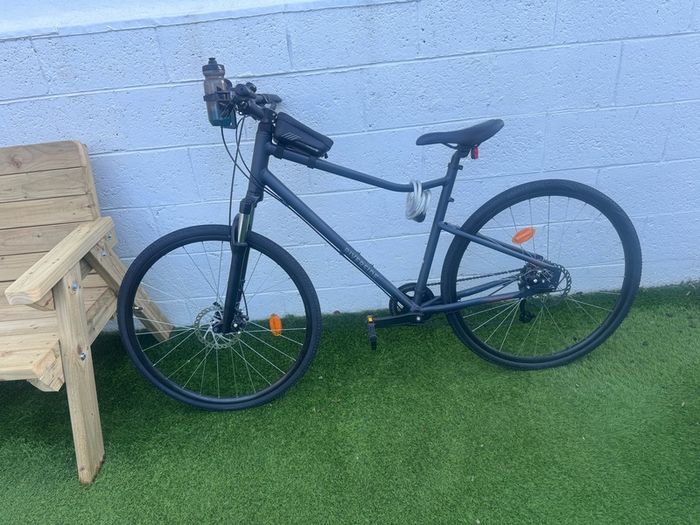 Like new riverside hybrid size large