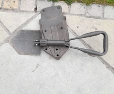 Handy folding military shovel