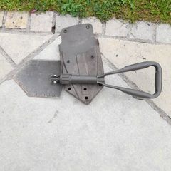 Handy folding military shovel
