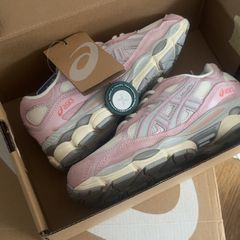 womens pink asics
