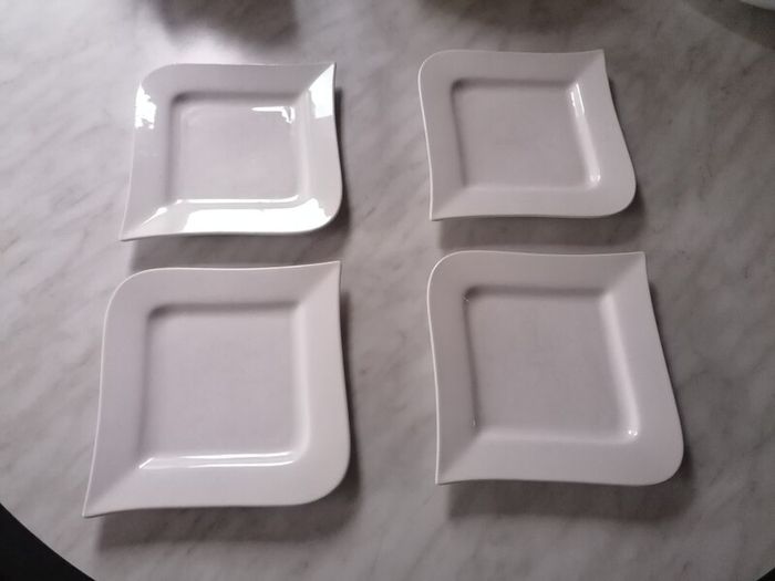 4 Dessert Plates