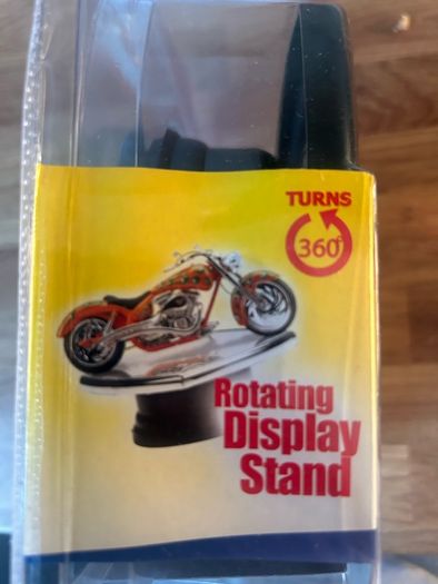 Revolving display base