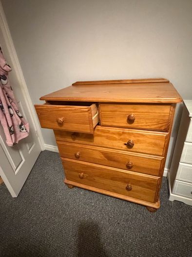 Chest of drawers