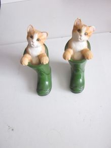 Pair of Leonardo Cats in Green Wellington Boots