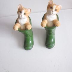 Pair of Leonardo Cats in Green Wellington Boots