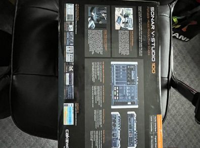 Roland V Studio 100