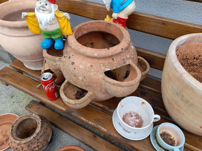 Garden pots  n items clearout
