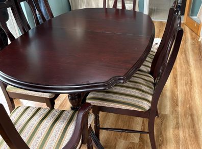 Extendable table and six chairs