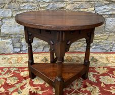 Early 20th Century solid oak gate leg drop leaf table.