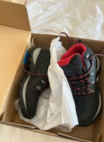columbia walking boots.  SIZE: 5.5