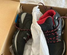 columbia walking boots.  SIZE: 5.5