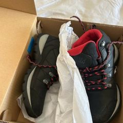 columbia walking boots.  SIZE: 5.5