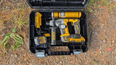 DeWalt 18v Brushless Ultra-Compact SDS+ Kit - New