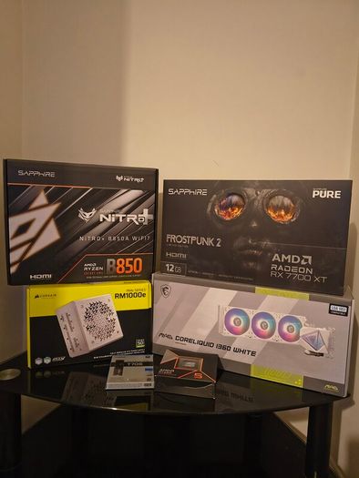Custom White Gaming PC - Ryzen 5 9600X / RX 7700 XT / DDR5 / Gen5 SSD + Monitor