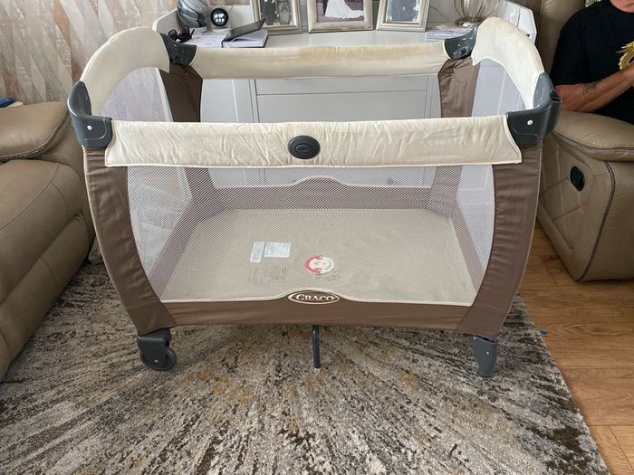 travel cot