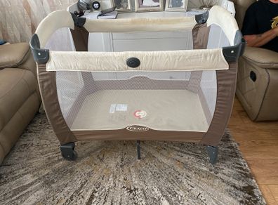 travel cot