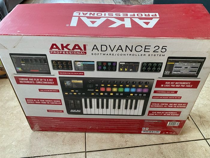 Akai Advance 25