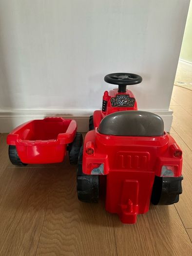 Red ride on tractor with trailer