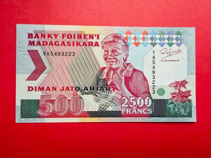 Madagascar. 500 Ariary / 2,500francs  1993.  ( UNCIRCULATED )Pick  72a.
