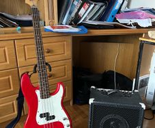 Fender Squier P Bass & Stagg 40w Bass Amp