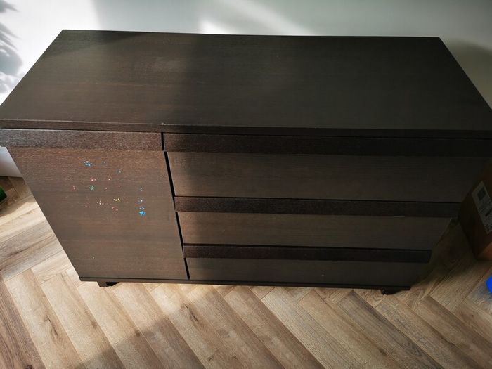 Chest of drawers
