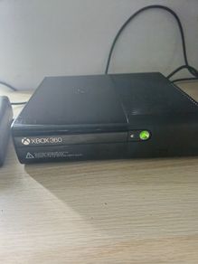 Xbox 360 E Console 500GB with Power Supply and 007 Game - fully working