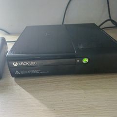 Xbox 360 E Console 500GB with Power Supply and 007 Game - fully working
