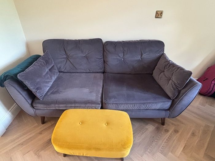 DFS couch set