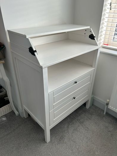 Baby changing unit