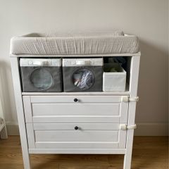 baby change table