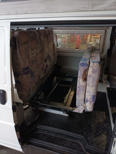 Rock'n'roll bed with seatbelts