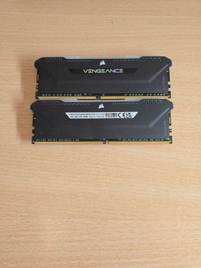 RAM Corsair Vengeance DDR4 8GB x2