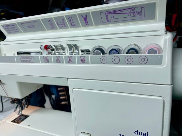 PFAFF Edition 130 Dual Transport (IDT) Heavy Duty Domestic Sewing Machine - Just fully serviced - Excellent condition - German made quality