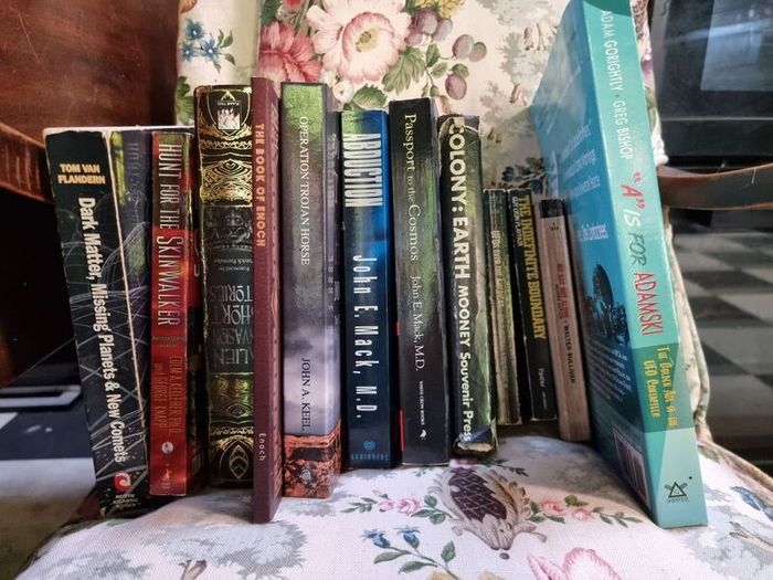 ufology, UFOs, aliens, extraterrestrials 12 book bundle