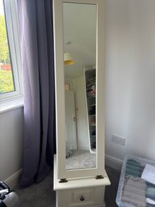 Bedroom Furniture Set