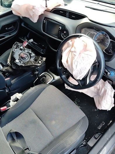 Breaking Toyota Yaris 2014 petrol