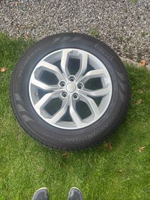 Genuine Land Rover Discovery 19 inch Alloys with Pirelli Scorpion Tyres. Excellent Tread