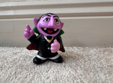Hasbro 2018 Sesame Street Workshop The Count Chunky Figure approx. 2.75 Cake Topper Used Please see photos