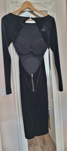 Black velvet backless dress