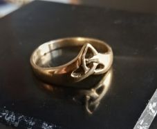 9ct gold Celtic Trinity knot ring size N