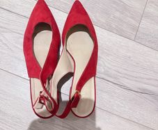 CARVELA red pointed low heels with strap