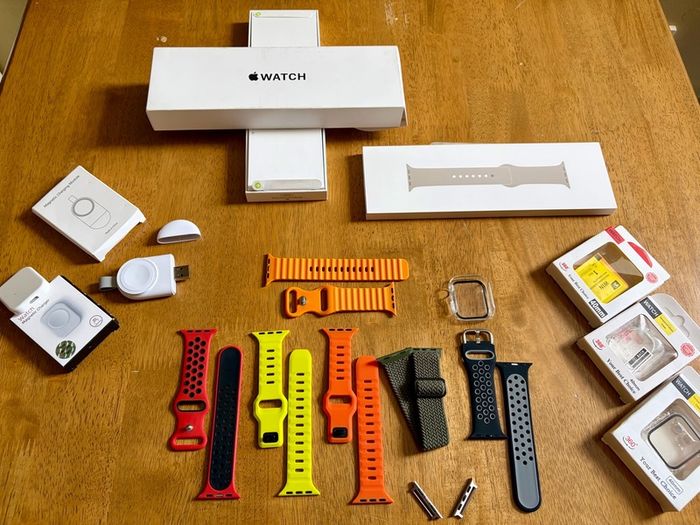 Apple Watch SE 2nd Gen GPS 40mm Starlight Aluminium Case 1 Owner Extras 14pc New Charger Case Strap Band Professional Office Work Lifestyle Fitness Outdoors Elegant Party Event Magnetic Ocean