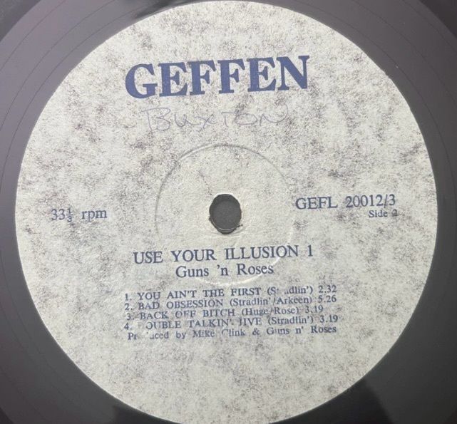Guns n Roses very rare Zimbabwe Pressing. Use your illusion 1  Vinyl, vg+ .The sleeve is VG+.  Small splits to mid front opening. Small tear to back
