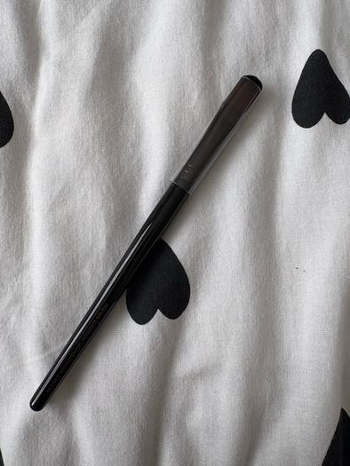 Laura Mercier make up brush - secret brightening powder brush