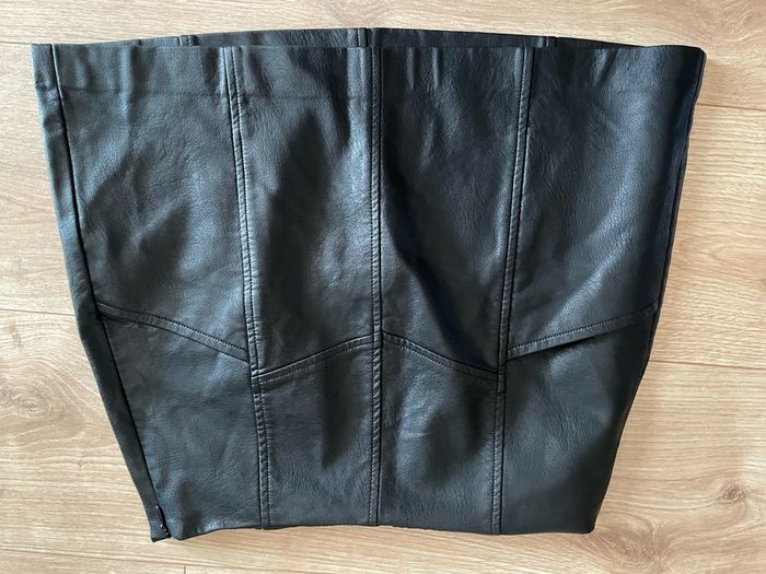 stradivarius mini faux leather skirt
