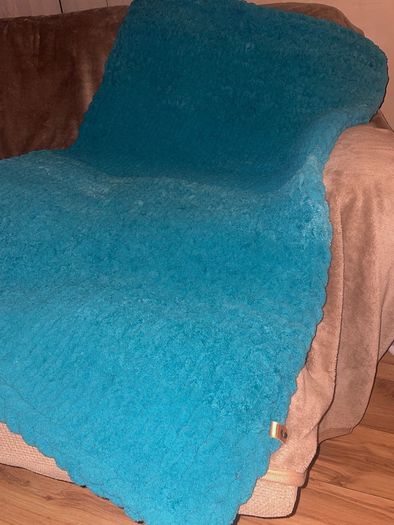 Custom Handmade Chunky Knit Blankets Available