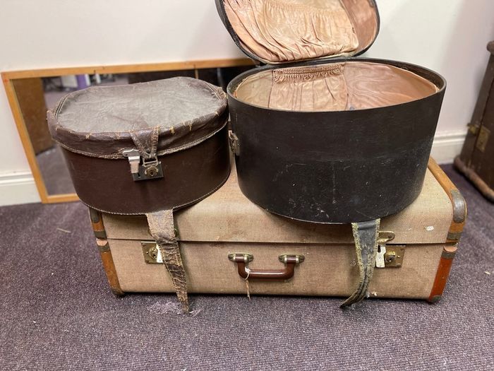 vintage leather trunks suitcases hatbox