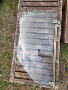 w123 coupe front left glass