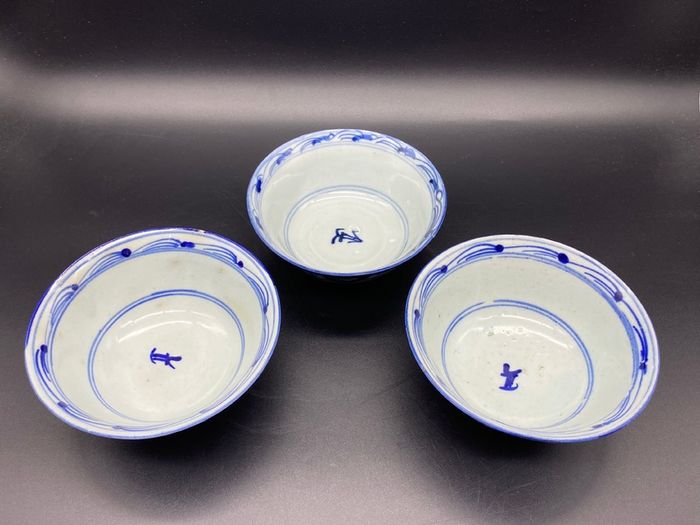 Chinese Qing Porcelain 3 Bowls 18th Century Blue / White