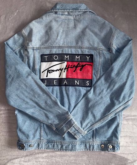 Vintage 90s USA Flag Rare Tommy Hilfiger American Flag Denim Jacket Light Blue Wash Oversized Big Tommy Logo At The Back Unisex Size S